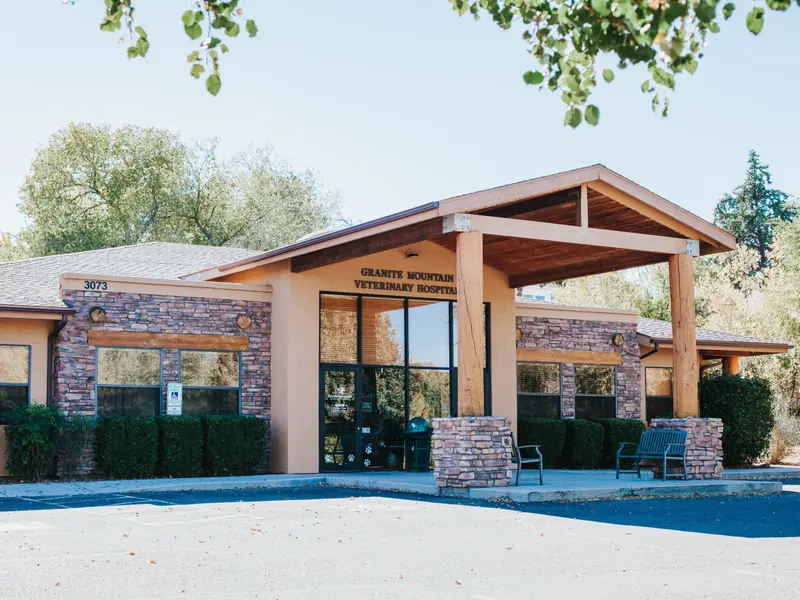 The front of Granite Mountain Veterinary Hospital under a bright blue sky.